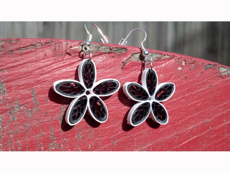 paper quilled daisy flower earrings, paper quilling earrings, daisy earrings