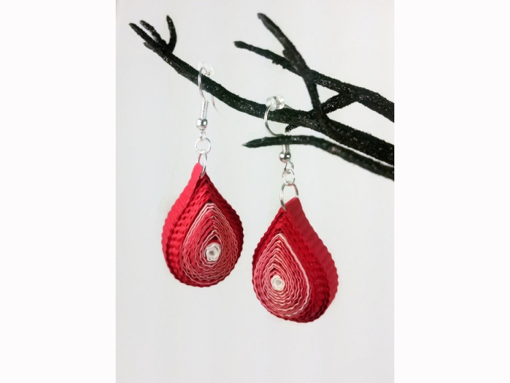 red drop earrings, red paper quilling earrings, paper quilled flame earrings