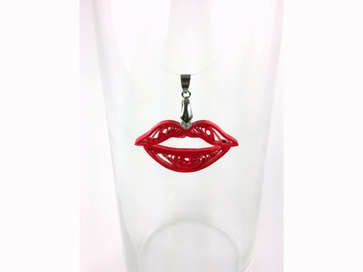 quilled kiss pendant, kiss necklace, kiss pendant, lips pendant, lips necklace
