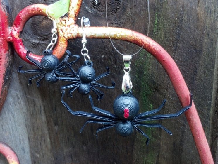quilled spider jewelry, Halloween spider, paper quilling jewelry set, arachnid
