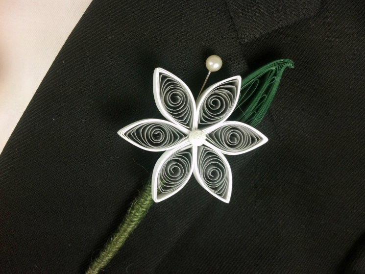 alternative wedding, alternative groom, paper flower boutonniere