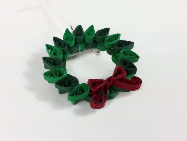 wreath pendant, wreath pin, wreath necklace, Christmas pin, wreath brooch