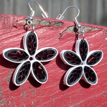 paper quilled daisy flower earrings, paper quilling earrings, daisy earrings