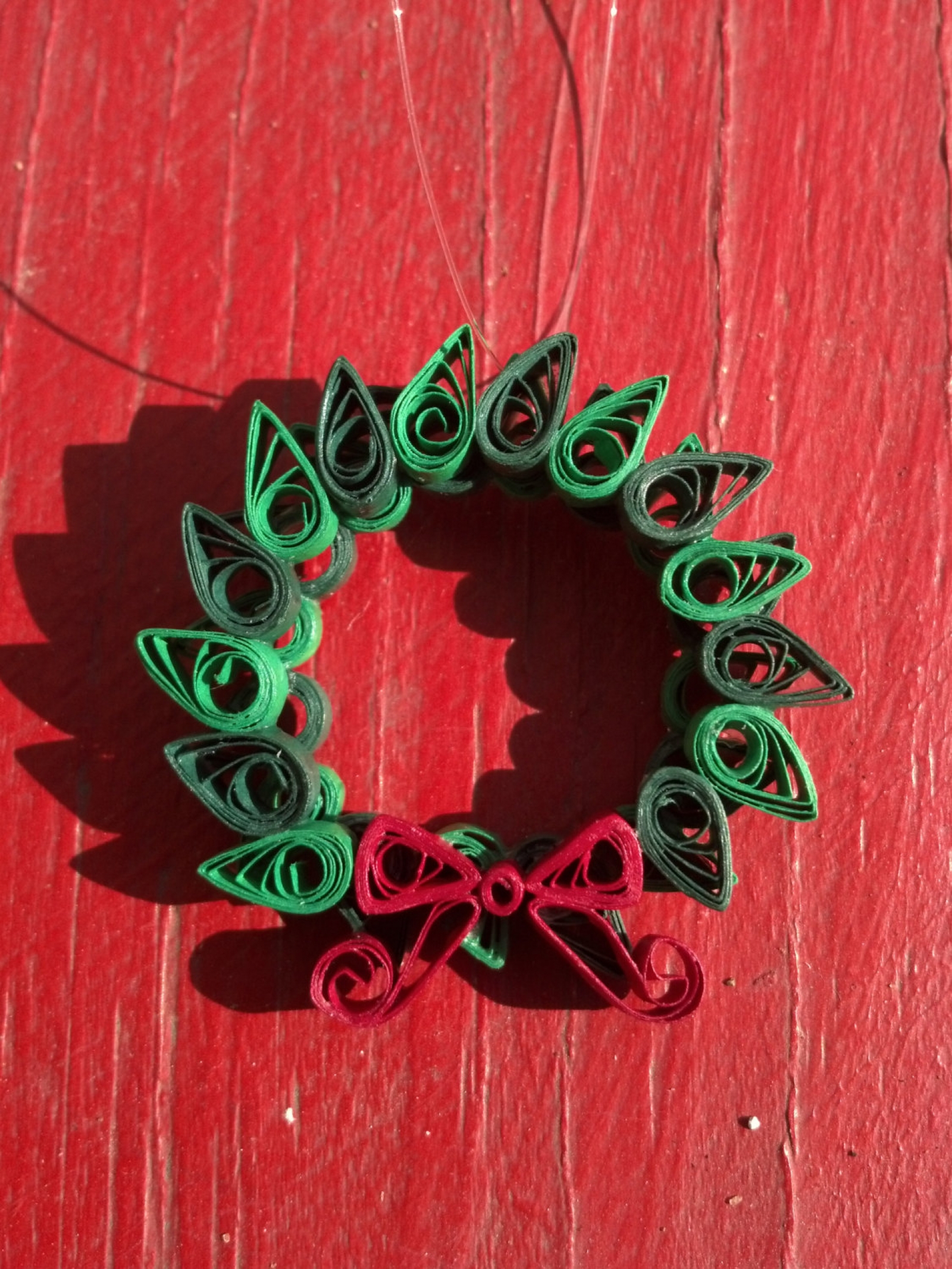 Christmas quilling idea: Paper Quilled Wreath Craft